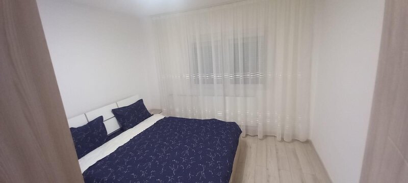 Parcul Florilor, Morarilor, o statie de Mega Mall,